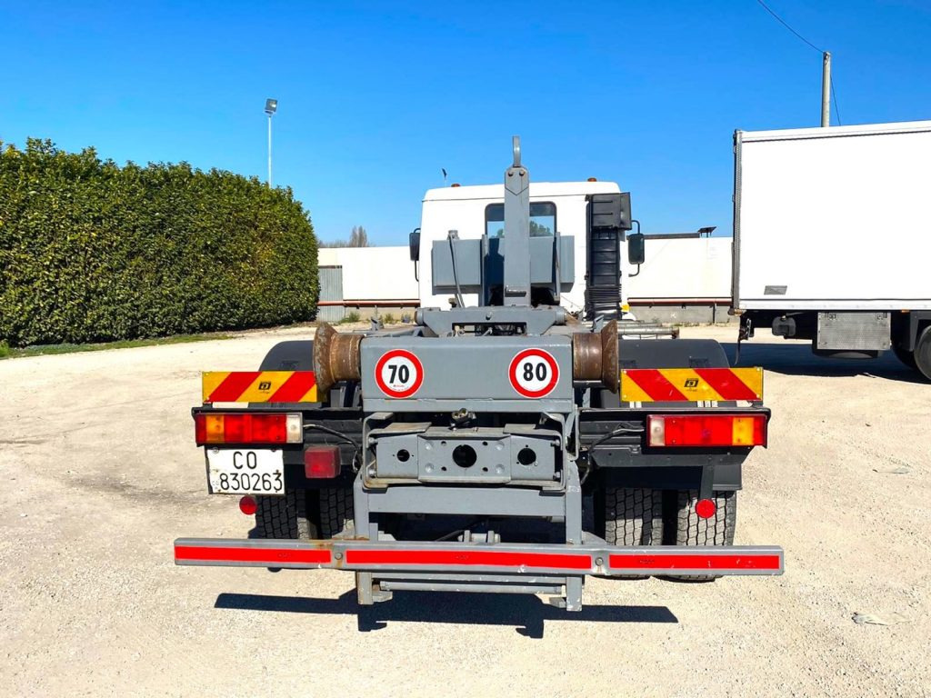 SCANIA H82 SCARRABILE BALESTRATO ANTERIORE E POSTE - شاحنة ذات الخطاف: صور 3 SCANIA H82 SCARRABILE BALESTRATO ANTERIORE E POSTE - شاحنة ذات الخطاف: صور 3