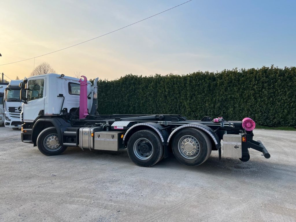SCANIA P410 SCARRABILE CON RIDUTTORE AI MOZZI - شاحنة ذات الخطاف: صور 3 SCANIA P410 SCARRABILE CON RIDUTTORE AI MOZZI - شاحنة ذات الخطاف: صور 3