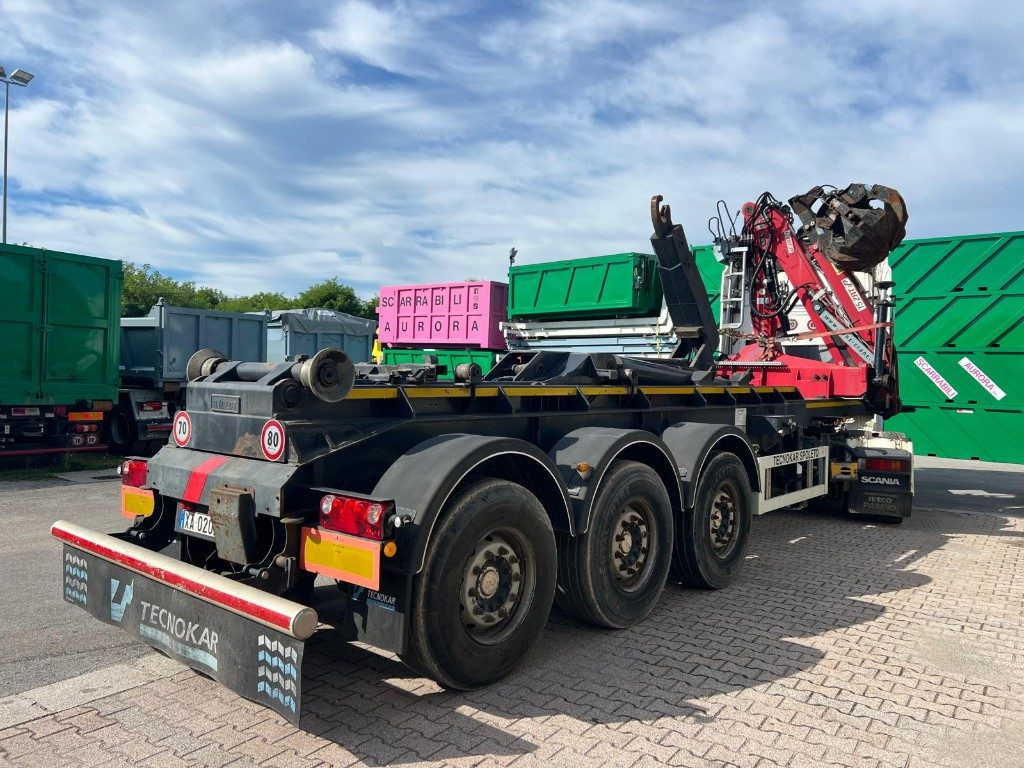 TECNOKAR SEMIRIMORCHIO TECNOKAR SCARRABILE CON GRU - شاحنات الحاويات/ جسم علوي قابل للتغيير نصف مقطورة: صور 2 TECNOKAR SEMIRIMORCHIO TECNOKAR SCARRABILE CON GRU - شاحنات الحاويات/ جسم علوي قابل للتغيير نصف مقطورة: صور 2