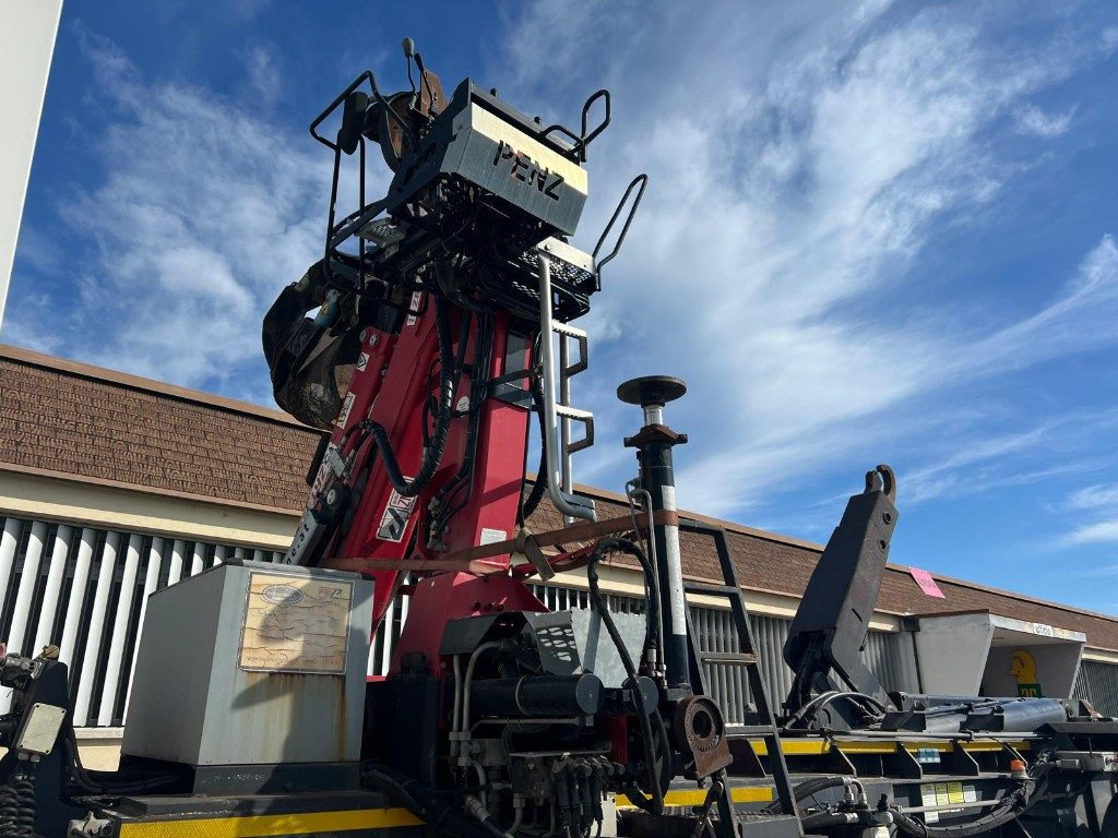 TECNOKAR SEMIRIMORCHIO TECNOKAR SCARRABILE CON GRU - شاحنات الحاويات/ جسم علوي قابل للتغيير نصف مقطورة: صور 5 TECNOKAR SEMIRIMORCHIO TECNOKAR SCARRABILE CON GRU - شاحنات الحاويات/ جسم علوي قابل للتغيير نصف مقطورة: صور 5