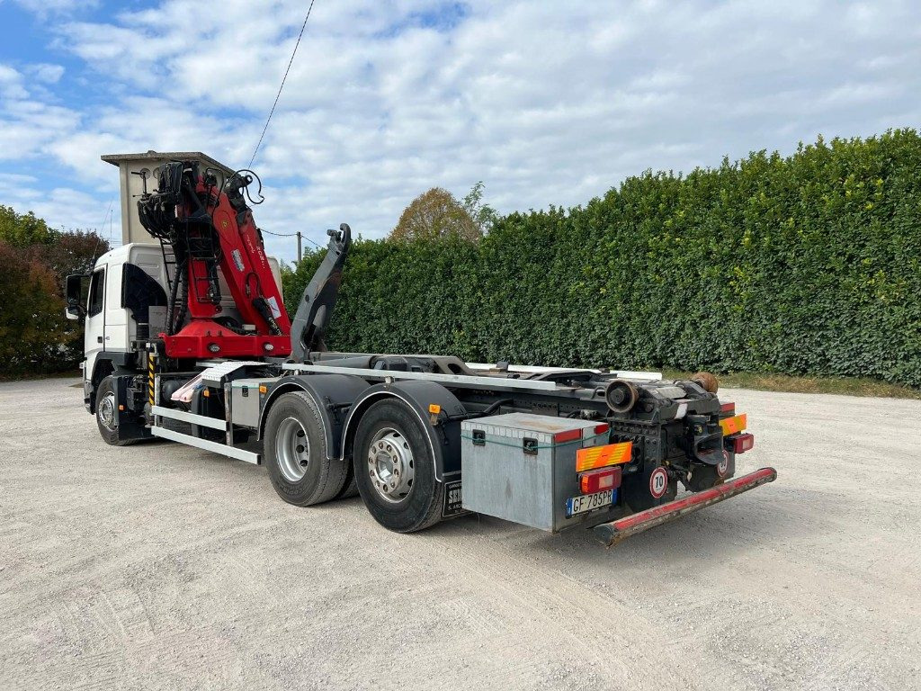 VOLVO FM11.450 SCARRABILE CON GRU - شاحنة ذات الخطاف: صور 3 VOLVO FM11.450 SCARRABILE CON GRU - شاحنة ذات الخطاف: صور 3