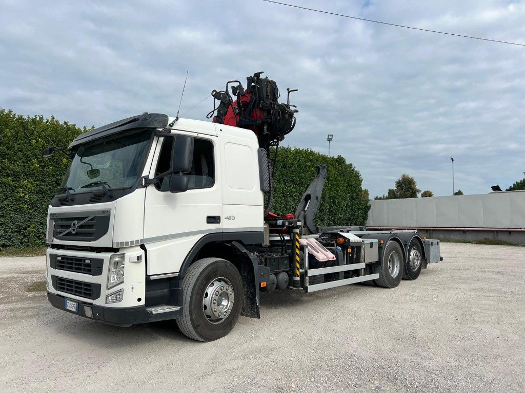 VOLVO FM11.450 SCARRABILE CON GRU - شاحنة ذات الخطاف: صور 1 VOLVO FM11.450 SCARRABILE CON GRU - شاحنة ذات الخطاف: صور 1