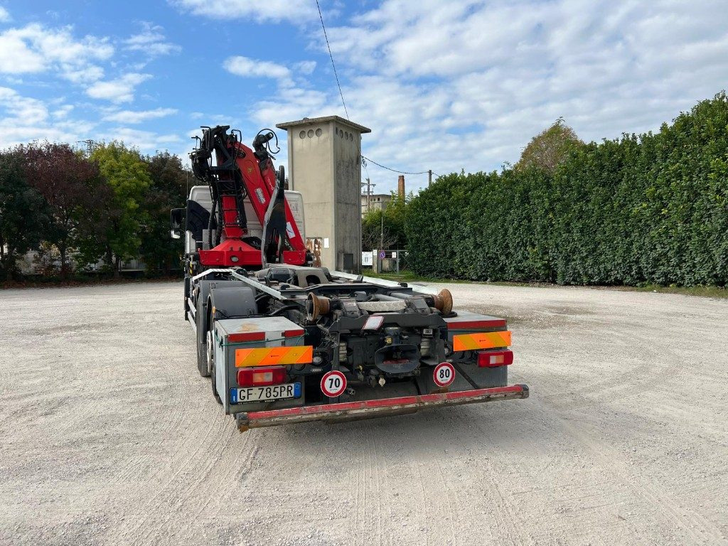 VOLVO FM11.450 SCARRABILE CON GRU - شاحنة ذات الخطاف: صور 4 VOLVO FM11.450 SCARRABILE CON GRU - شاحنة ذات الخطاف: صور 4