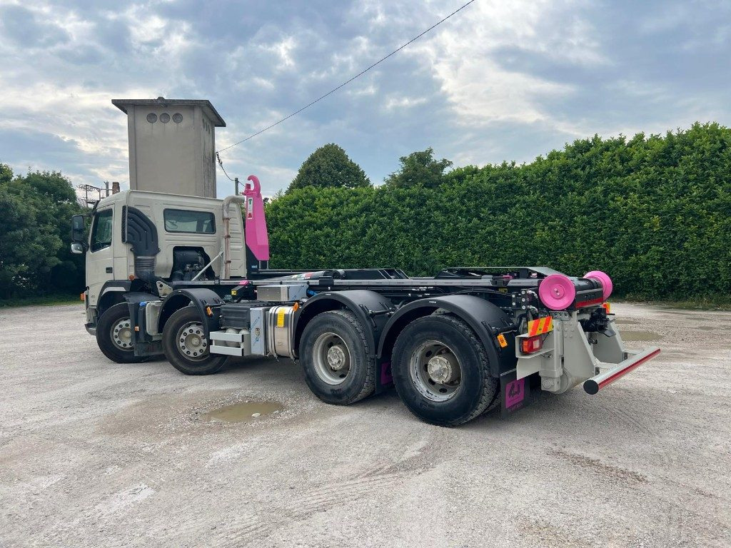 VOLVO FM480 SCARRABILE 8X4 - شاحنة ذات الخطاف: صور 3 VOLVO FM480 SCARRABILE 8X4 - شاحنة ذات الخطاف: صور 3