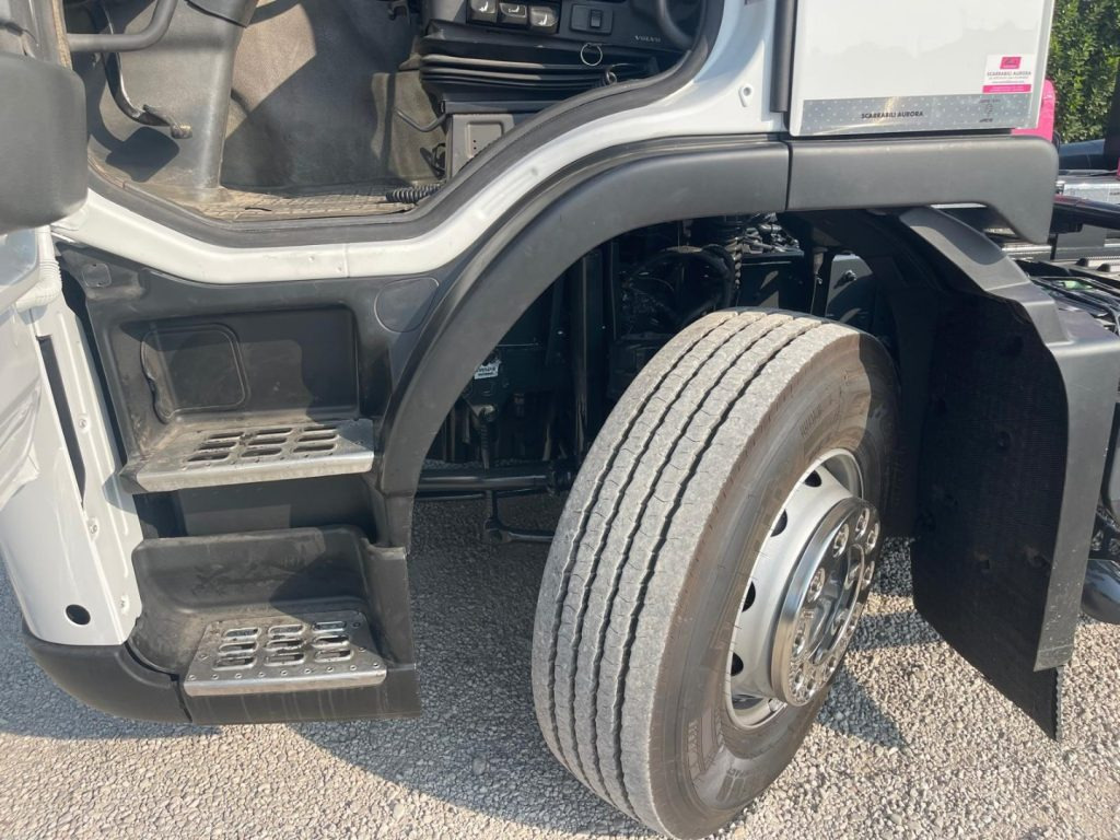 VOLVO FM9 SCARRABILE - شاحنة ذات الخطاف: صور 3 VOLVO FM9 SCARRABILE - شاحنة ذات الخطاف: صور 3
