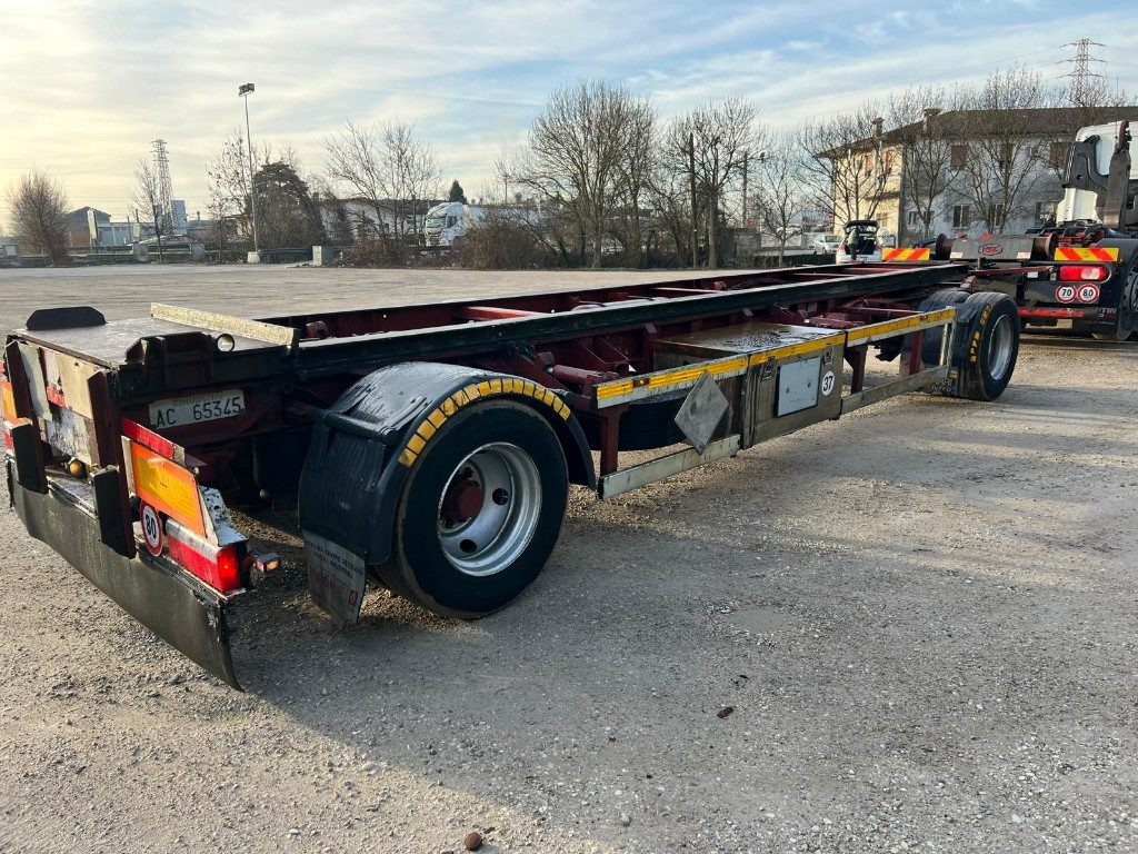 ZORZI RIMORCHIO ZORZI 20 R073 SCARRABILE PNEUMATICO - مقطورة هوك ليفت/ لود لوجر: صور 4 ZORZI RIMORCHIO ZORZI 20 R073 SCARRABILE PNEUMATICO - مقطورة هوك ليفت/ لود لوجر: صور 4