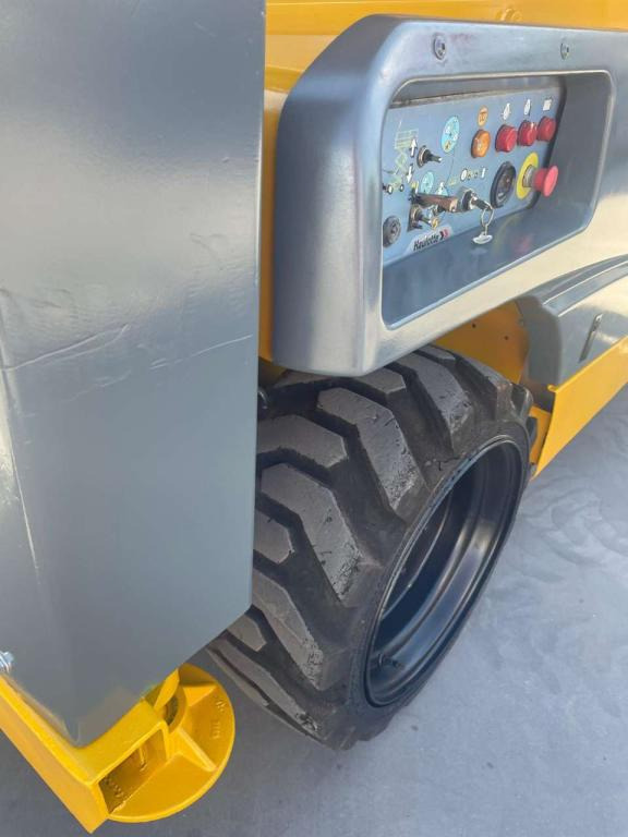 Haulotte COMPACT 12DX - رافعات مقصية: صور 5 Haulotte COMPACT 12DX - رافعات مقصية: صور 5