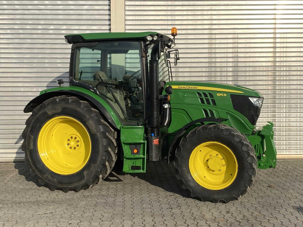 John Deere 6115R - جرار: صور 1 John Deere 6115R - جرار: صور 1