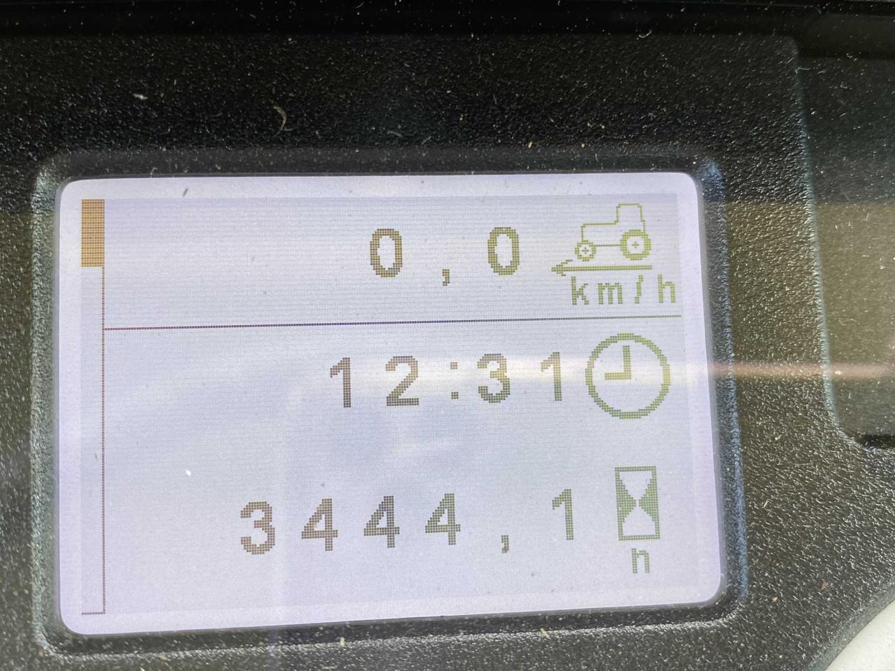 جرار John Deere 6120M: صور 7