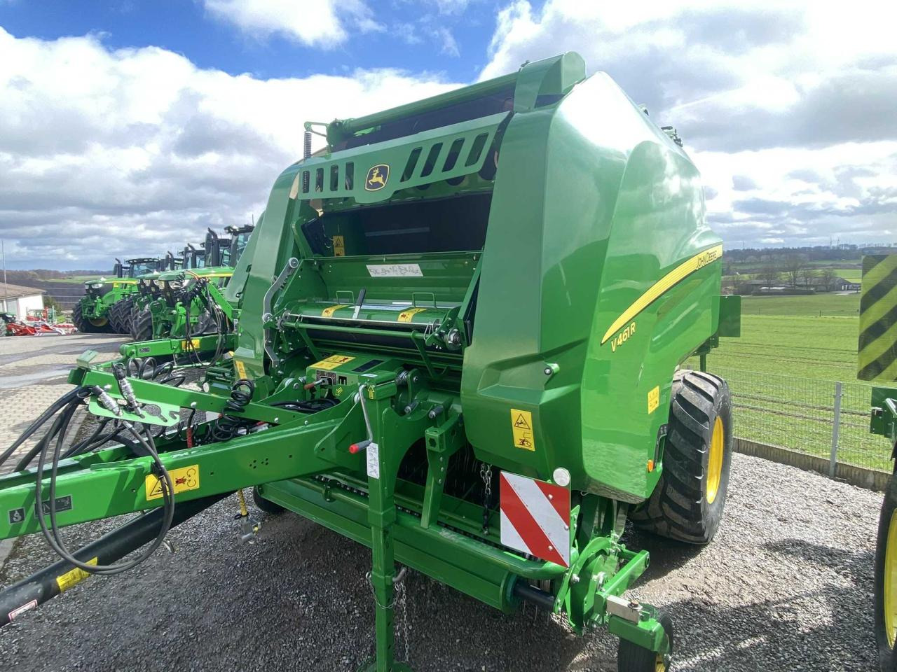 John Deere V461 R - 671 Bunde - مكبس القش الدائري: صور 1 John Deere V461 R - 671 Bunde - مكبس القش الدائري: صور 1