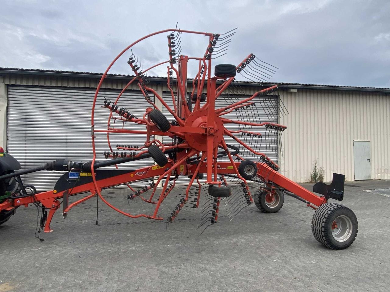 Kuhn GA 8731 - لمّامَة القش: صور 1 Kuhn GA 8731 - لمّامَة القش: صور 1