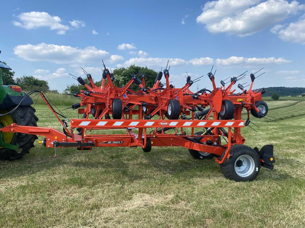 Kuhn GF13003T - لمّامَة القش: صور 2 Kuhn GF13003T - لمّامَة القش: صور 2