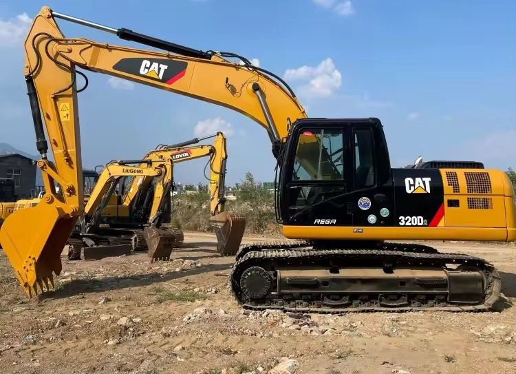 CATERPILLAR Crawler excavator Used excavator cat320 Japan brand Used CAT 320 Excavator Caterpillar 320D Crawler Excavator CAT320 used digger for sale - حفارات زحافة: صور 2 CATERPILLAR Crawler excavator Used excavator cat320 Japan brand Used CAT 320 Excavator Caterpillar 320D Crawler Excavator CAT320 used digger for sale - حفارات زحافة: صور 2