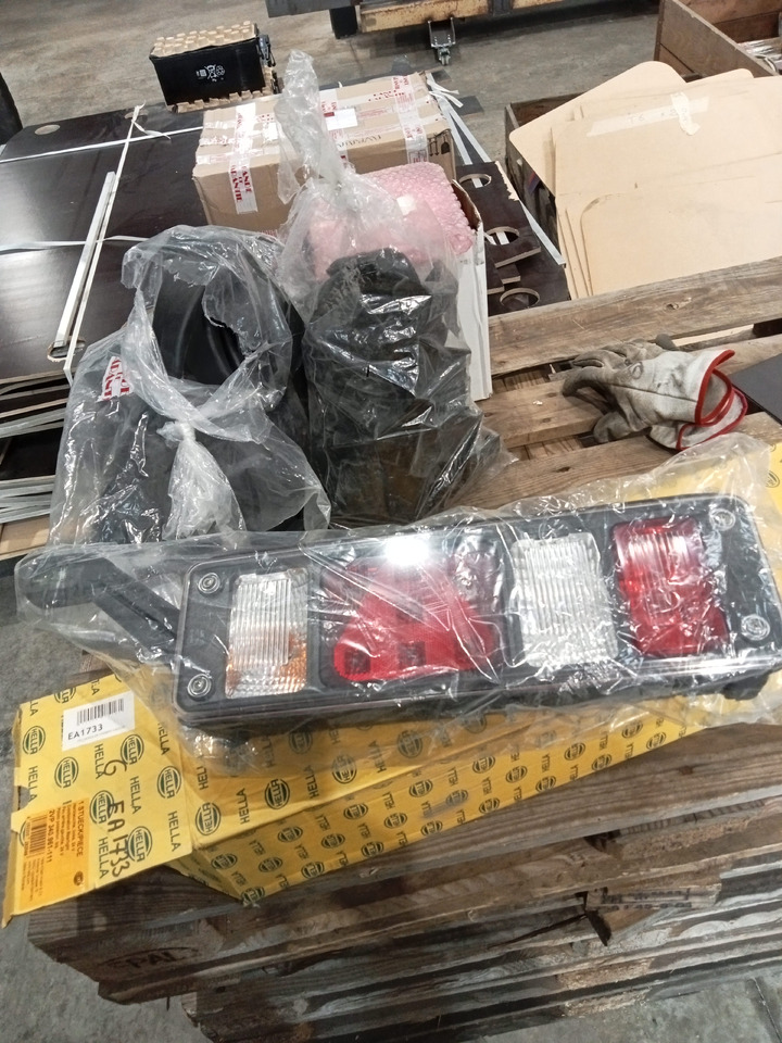 Trouillet FEU MODULAR HYBRID DROIT + GAUCHE - الضوء الخلفي: صور 1 Trouillet FEU MODULAR HYBRID DROIT + GAUCHE - الضوء الخلفي: صور 1