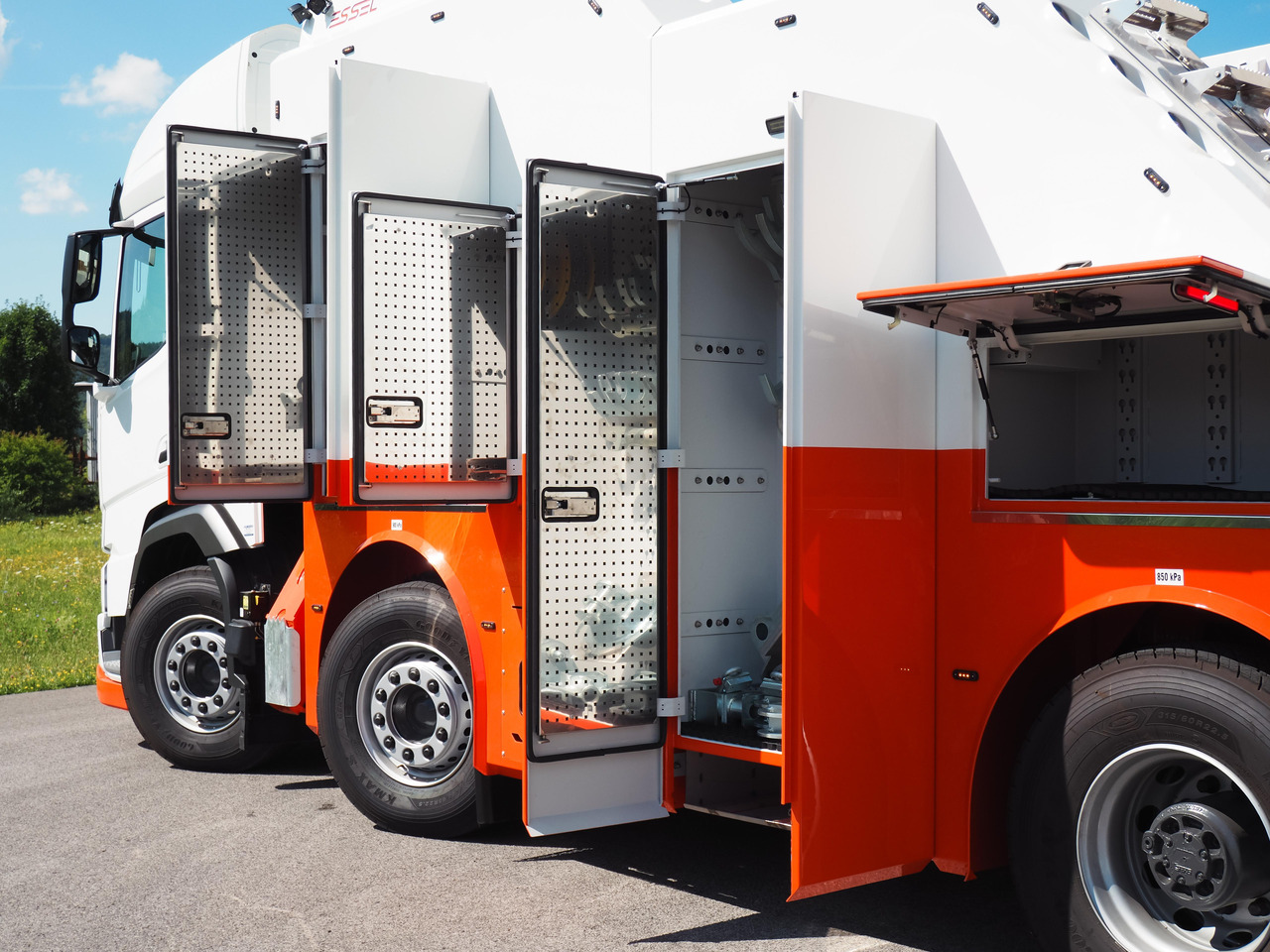 DAF530 FAD 8x4 T-REX 5- winches WHITE RHD - سيارة السحب للتصليح: صور 3 DAF530 FAD 8x4 T-REX 5- winches WHITE RHD - سيارة السحب للتصليح: صور 3