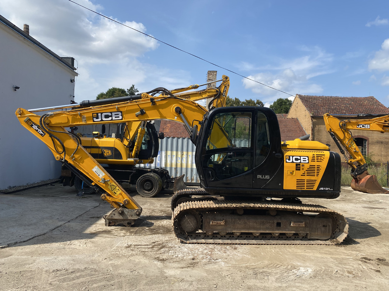 JCB JS131 - حفارات زحافة: صور 1 JCB JS131 - حفارات زحافة: صور 1