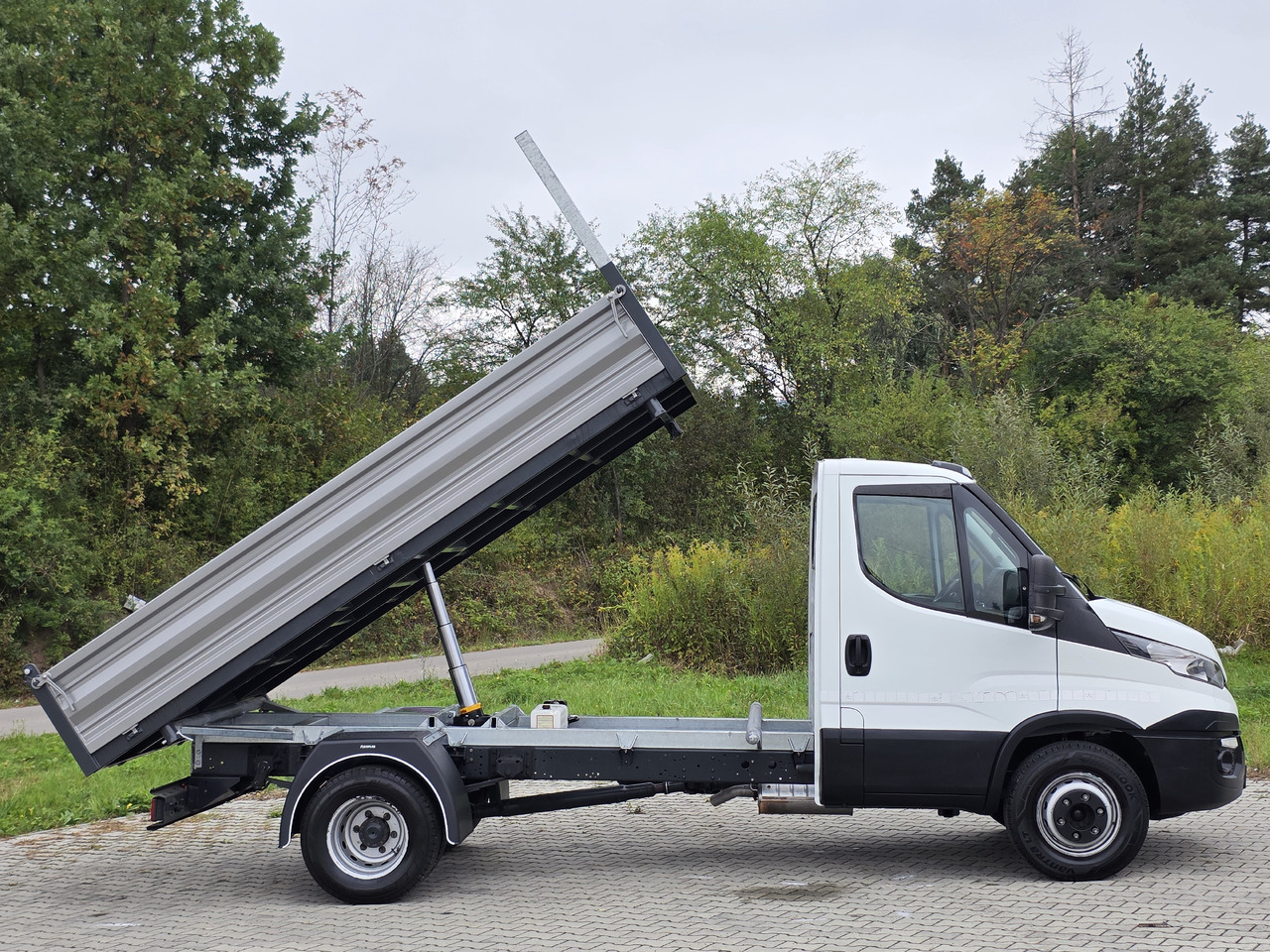 IVECO Daily 70c-17 Wywrotka 3.80 M ! Kiper 3-Stronny ! Klima ! 3.0 HPI * 170 Hp ! Super Stan ! Z Włoch ! - قلاب صغير: صور 3 IVECO Daily 70c-17 Wywrotka 3.80 M ! Kiper 3-Stronny ! Klima ! 3.0 HPI * 170 Hp ! Super Stan ! Z Włoch ! - قلاب صغير: صور 3