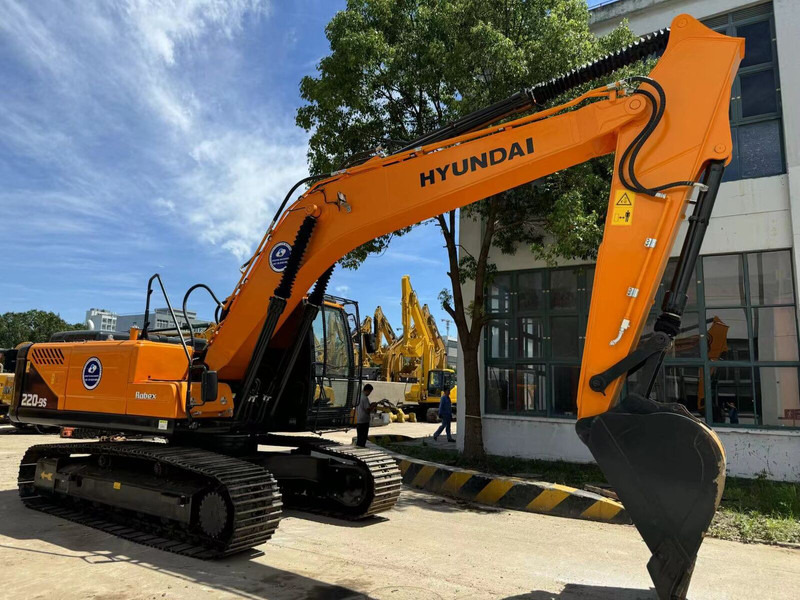 Hyundai R220LC-9S - حفارات زحافة: صور 4 Hyundai R220LC-9S - حفارات زحافة: صور 4