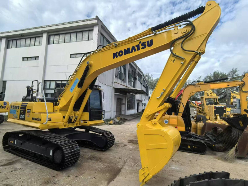 Komatsu PC200 PC220 - حفارات زحافة: صور 3 Komatsu PC200 PC220 - حفارات زحافة: صور 3