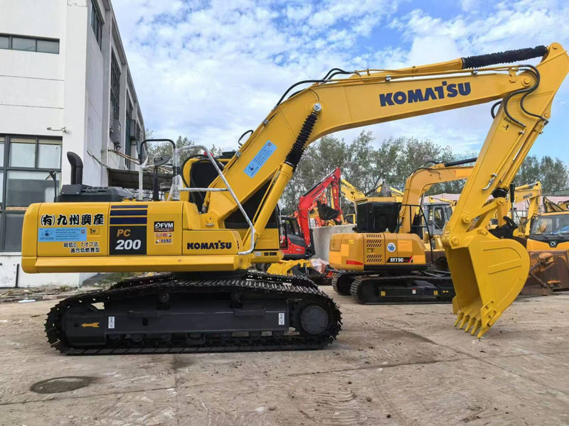 Komatsu PC200 PC220 - حفارات زحافة: صور 4 Komatsu PC200 PC220 - حفارات زحافة: صور 4