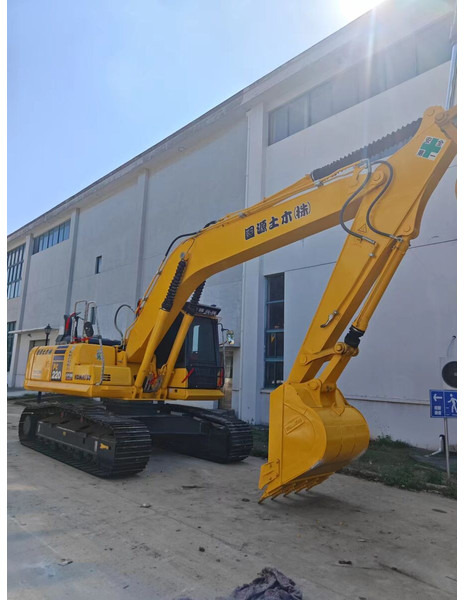 Komatsu PC220-8 - حفارات زحافة: صور 4 Komatsu PC220-8 - حفارات زحافة: صور 4
