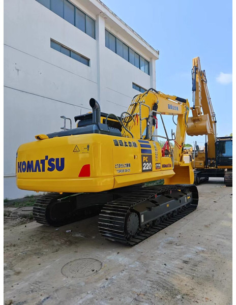 Komatsu PC220-8 - حفارات زحافة: صور 1 Komatsu PC220-8 - حفارات زحافة: صور 1