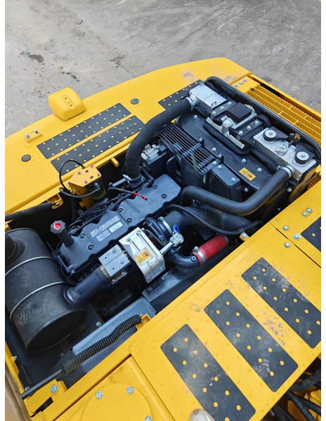 Komatsu PC220-8 - حفارات زحافة: صور 3 Komatsu PC220-8 - حفارات زحافة: صور 3