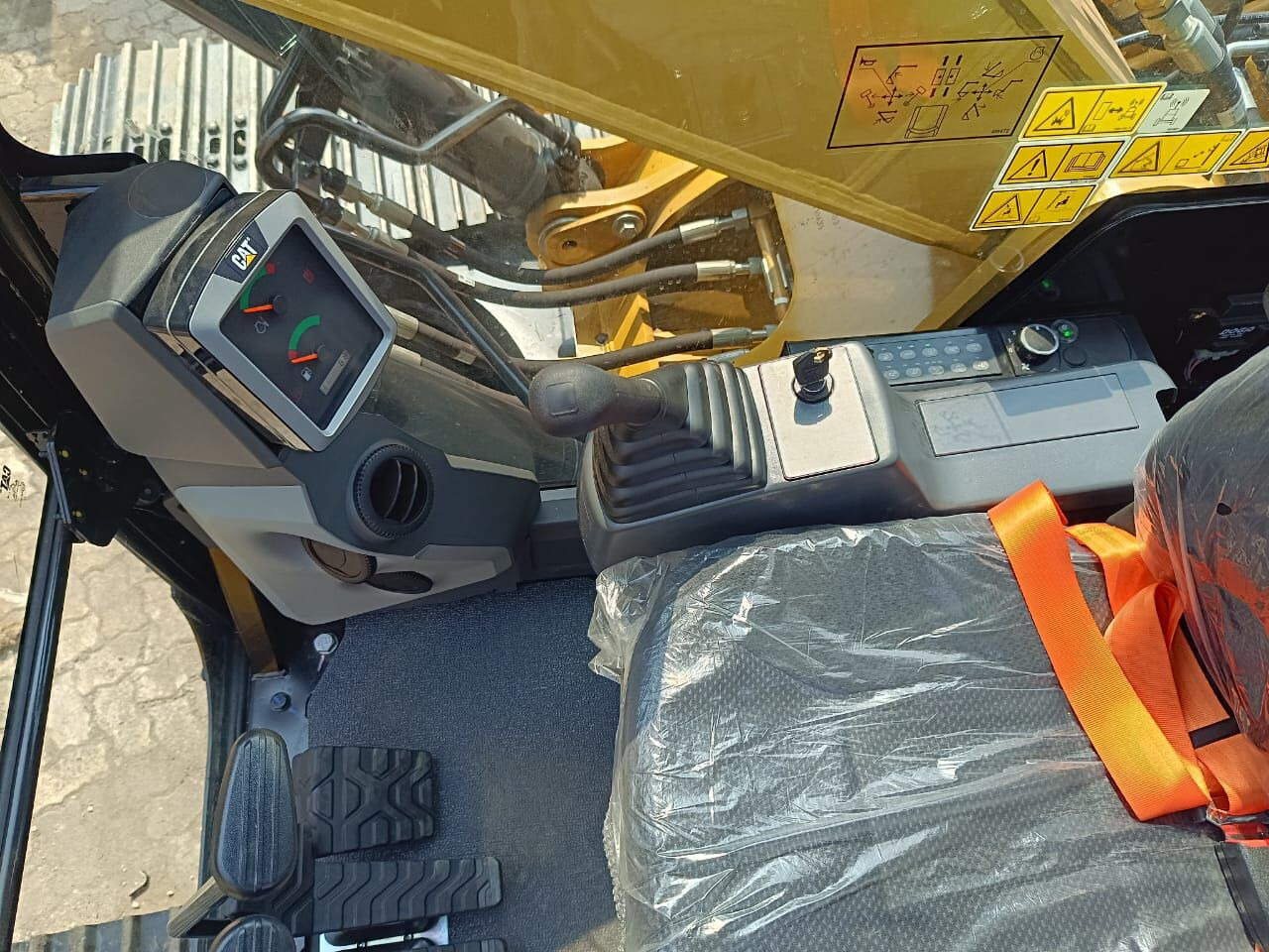 New Caterpillar 320D3GC tracked excavator - حفارات زحافة: صور 4 New Caterpillar 320D3GC tracked excavator - حفارات زحافة: صور 4