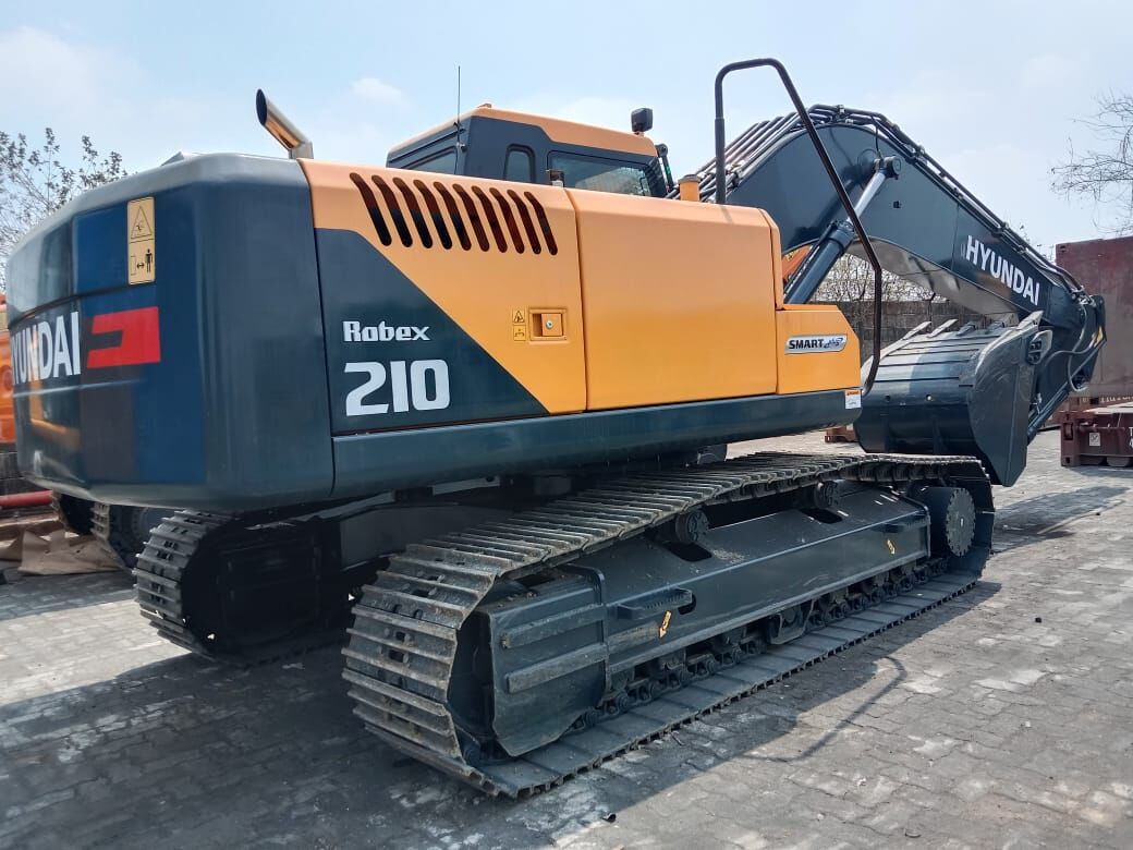 New Hyundai R210 tracked excavator - حفارات زحافة: صور 1 New Hyundai R210 tracked excavator - حفارات زحافة: صور 1
