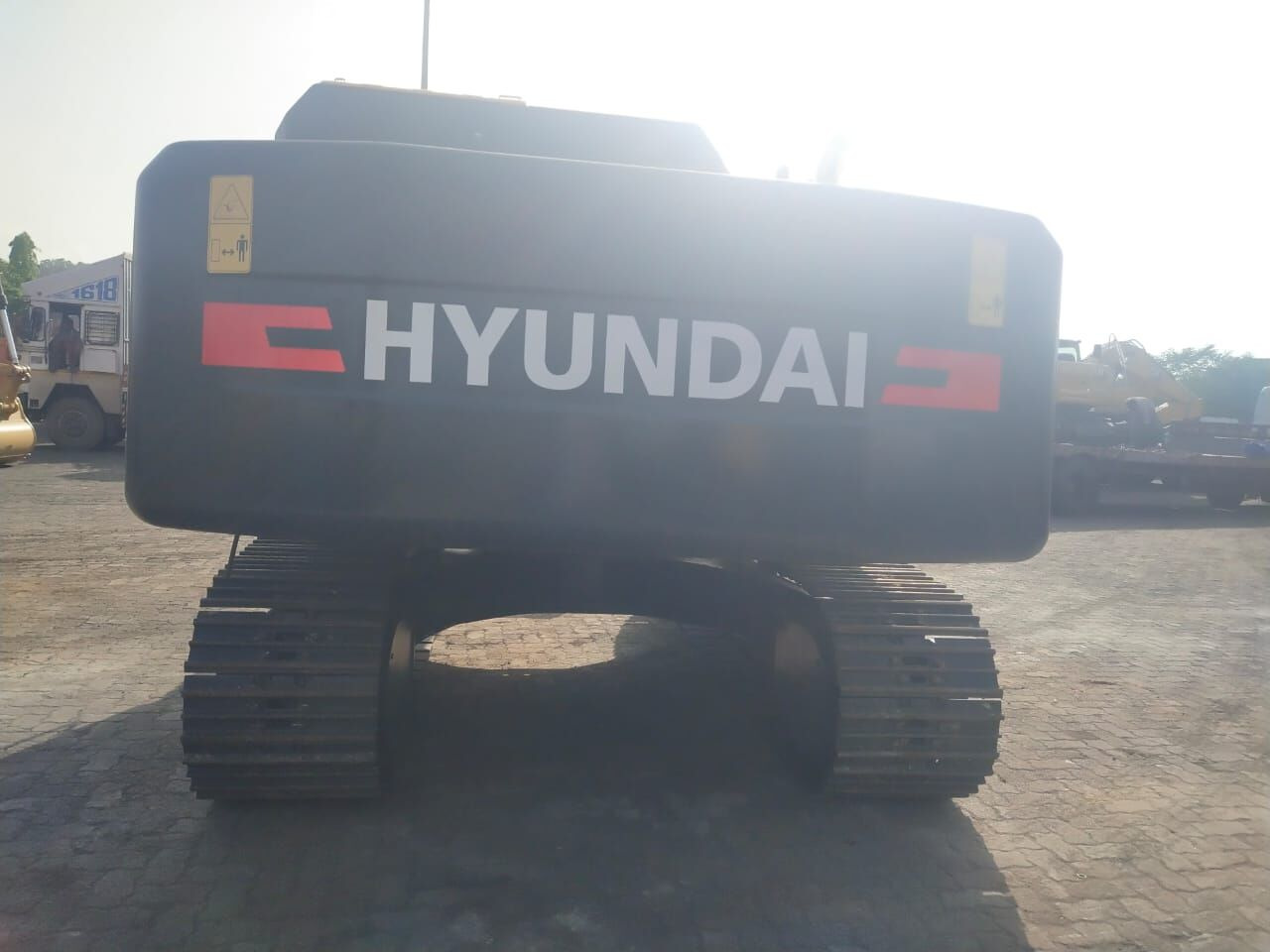 New Hyundai R210 tracked excavator - حفارات زحافة: صور 5 New Hyundai R210 tracked excavator - حفارات زحافة: صور 5