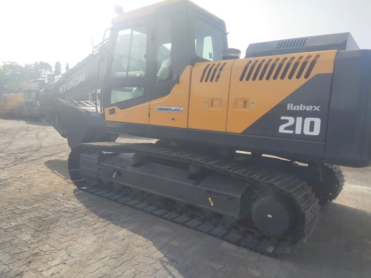 New Hyundai R210 tracked excavator - حفارات زحافة: صور 4 New Hyundai R210 tracked excavator - حفارات زحافة: صور 4
