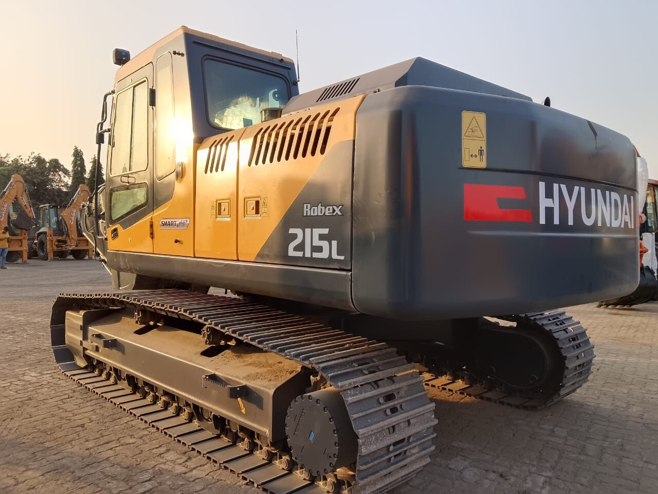 New Hyundai R215L tracked excavator - حفارات زحافة: صور 4 New Hyundai R215L tracked excavator - حفارات زحافة: صور 4