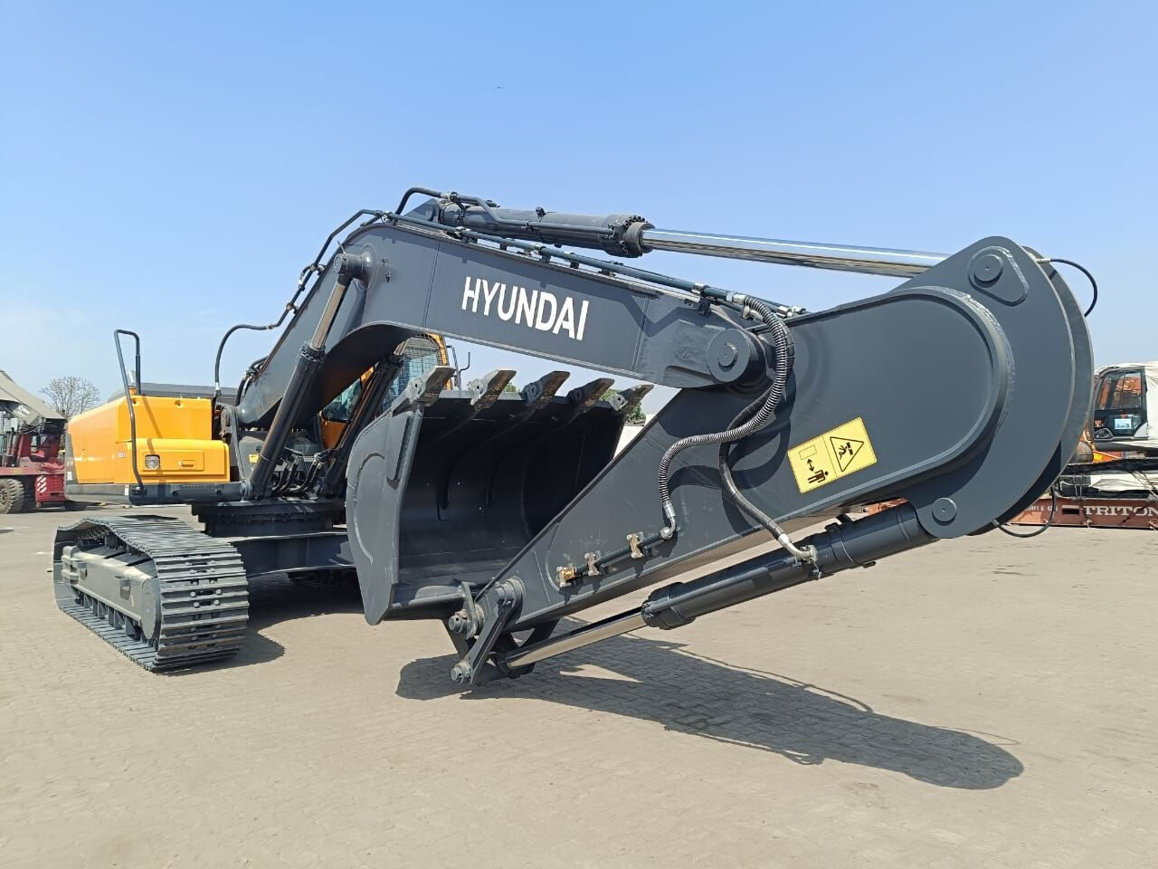 New Hyundai R340 tracked excavator - حفارات زحافة: صور 4 New Hyundai R340 tracked excavator - حفارات زحافة: صور 4