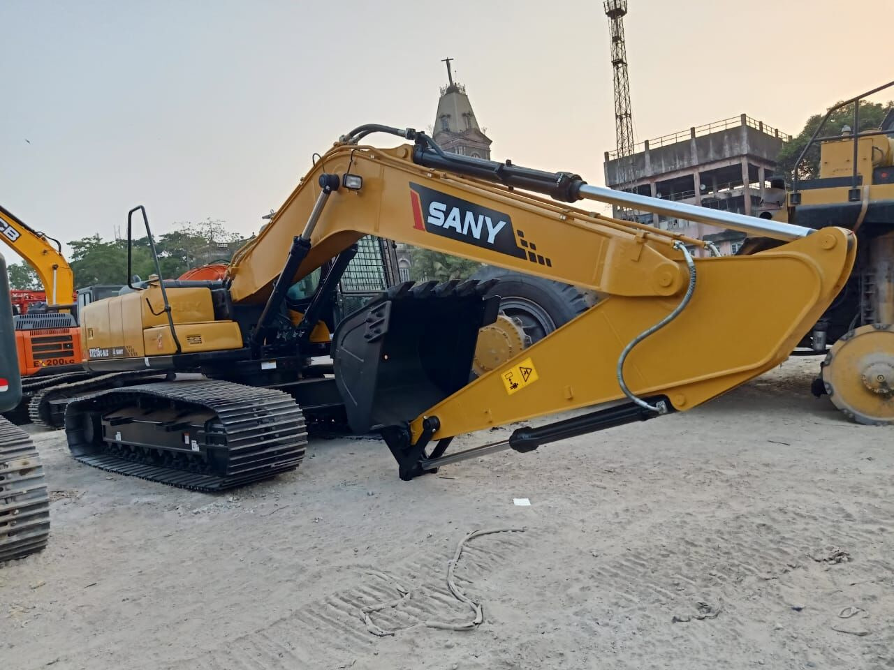 New Sany SY 215 MITSUBISHI ENGINE tracked excavator - حفارات زحافة: صور 4 New Sany SY 215 MITSUBISHI ENGINE tracked excavator - حفارات زحافة: صور 4