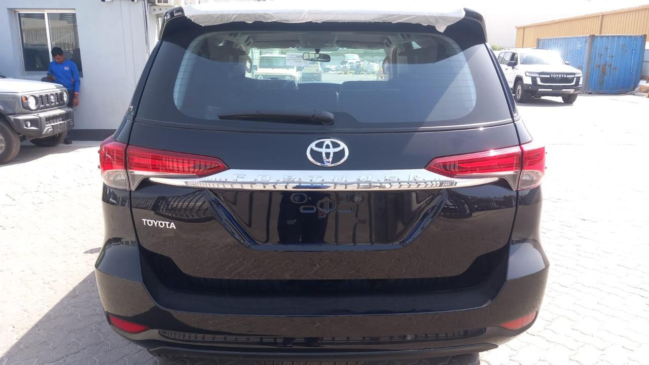 TOYOTA 2.4L SR5 Comfort 4WD - سيارة: صور 2 TOYOTA 2.4L SR5 Comfort 4WD - سيارة: صور 2