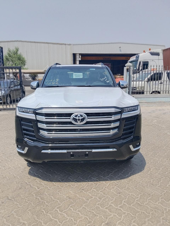 Toyota Land Cruiser VXR - سيارة: صور 2 Toyota Land Cruiser VXR - سيارة: صور 2