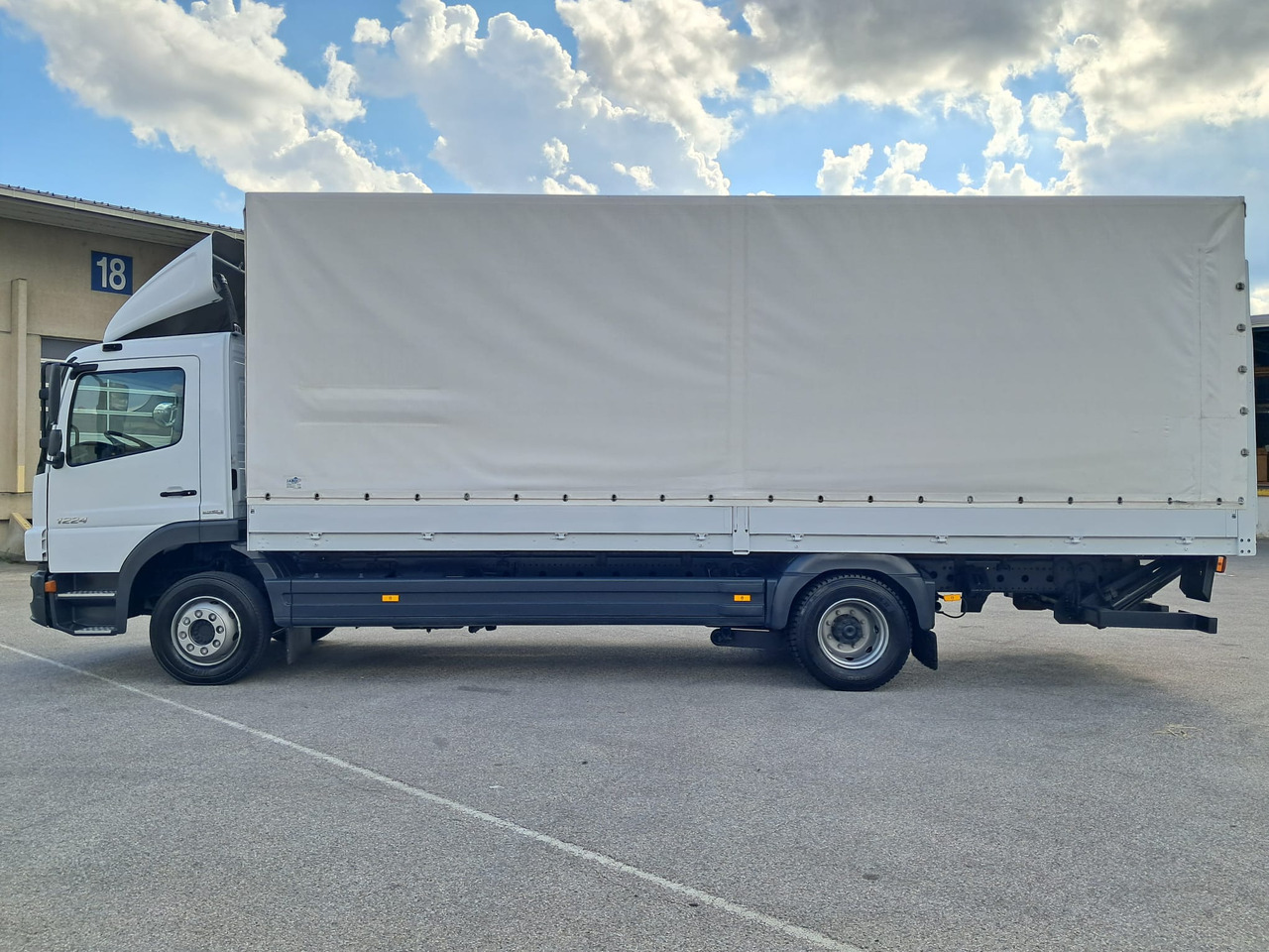 MERCEDES-BENZ ATEGO 12 24 Plane LBW | Klima | Schaltgetriebe - شاحنة ستارة: صور 4 MERCEDES-BENZ ATEGO 12 24 Plane LBW | Klima | Schaltgetriebe - شاحنة ستارة: صور 4