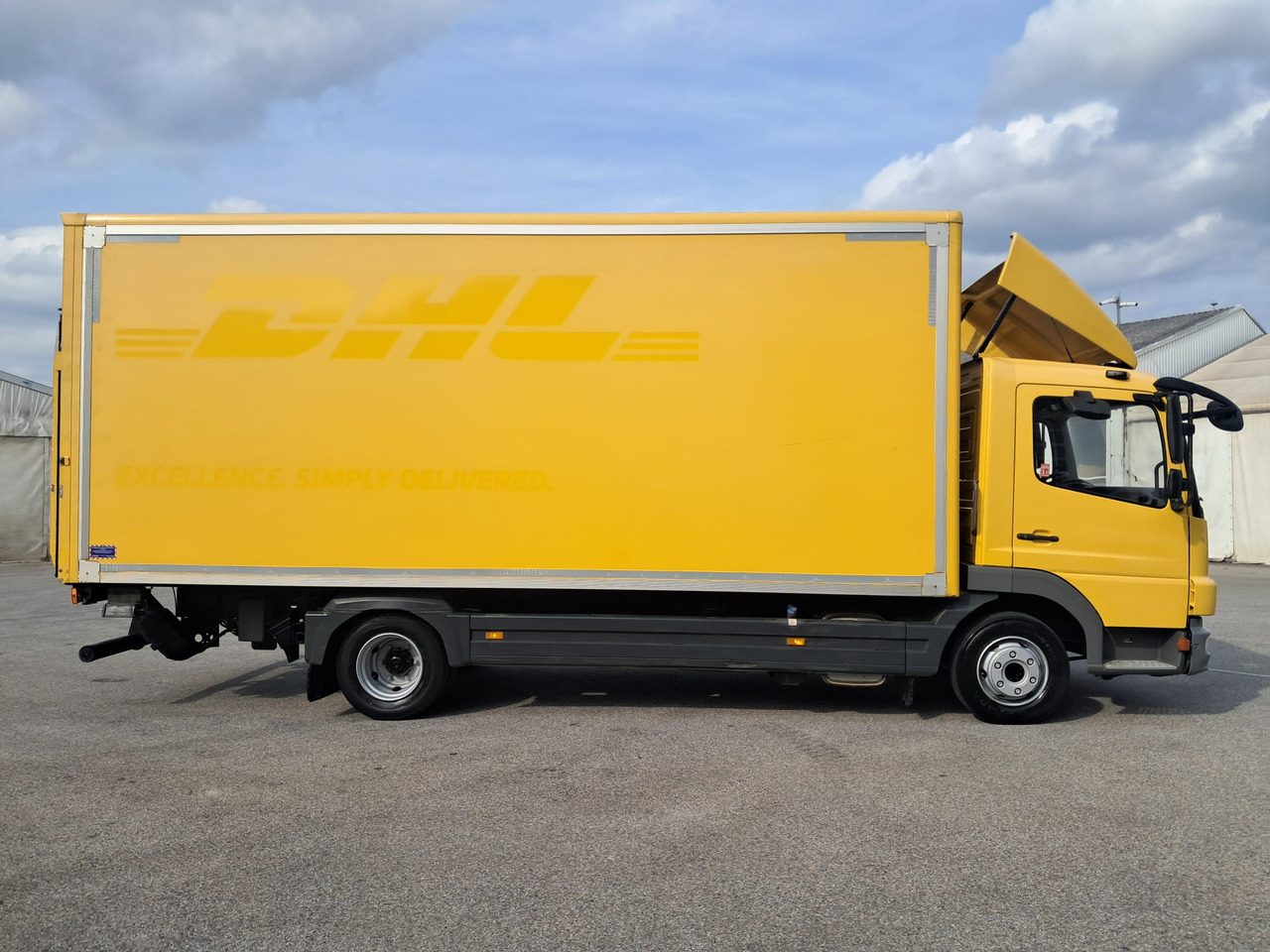 MERCEDES-BENZ ATEGO 8 16 Koffer mit LBW | Schalter | EZ 2013 - بصندوق مغلق شاحنة: صور 3 MERCEDES-BENZ ATEGO 8 16 Koffer mit LBW | Schalter | EZ 2013 - بصندوق مغلق شاحنة: صور 3