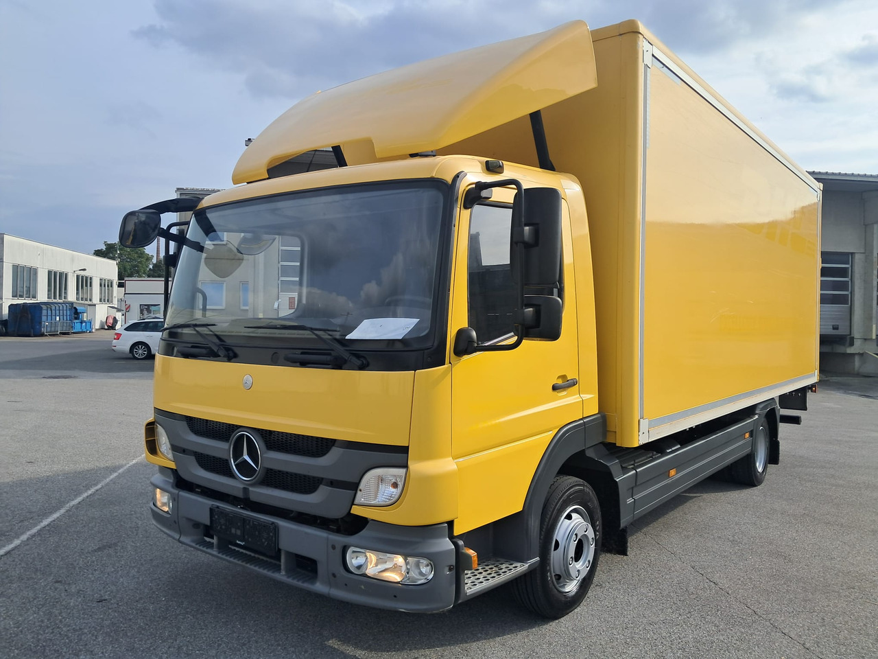 MERCEDES-BENZ ATEGO 8 16 Koffer mit LBW | Schalter | EZ 2013 - بصندوق مغلق شاحنة: صور 1 MERCEDES-BENZ ATEGO 8 16 Koffer mit LBW | Schalter | EZ 2013 - بصندوق مغلق شاحنة: صور 1