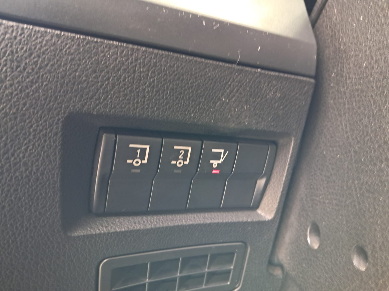 مبردة شاحنة MERCEDES-BENZ Antos 1833 Kühlkoffer LBW | Standheizung | Euro 6: صور 28 مبردة شاحنة MERCEDES-BENZ Antos 1833 Kühlkoffer LBW | Standheizung | Euro 6: صور 28