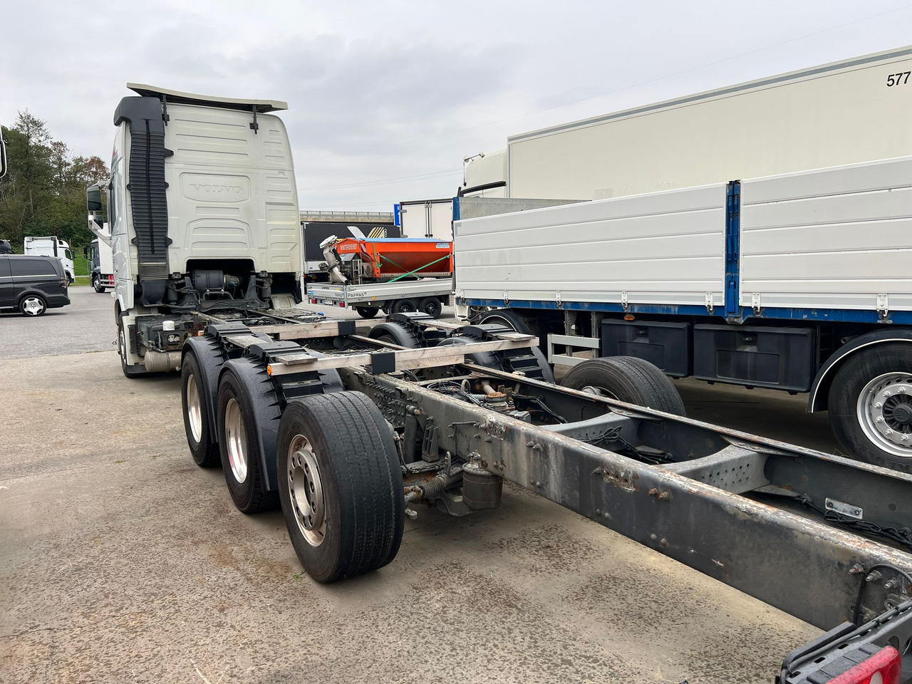 VOLVO FH 540 8x4 Fahrgestell - الشاسيه شاحنة: صور 3 VOLVO FH 540 8x4 Fahrgestell - الشاسيه شاحنة: صور 3