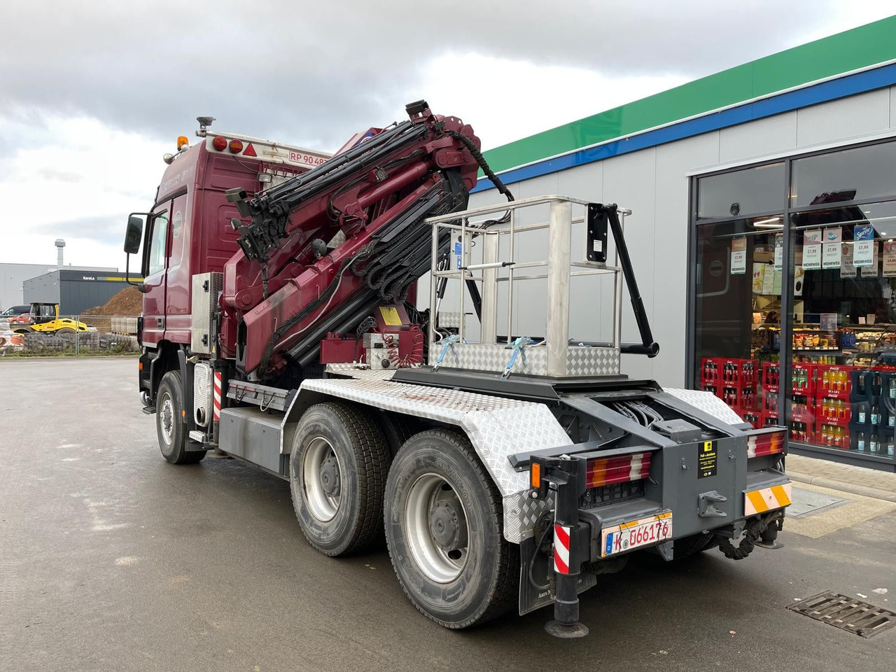Mercedes-Benz ACTROS 3348 Kran HMF3720K4 Fly-Jip Fun k Klima - شاحنة كرين: صور 2 Mercedes-Benz ACTROS 3348 Kran HMF3720K4 Fly-Jip Fun k Klima - شاحنة كرين: صور 2