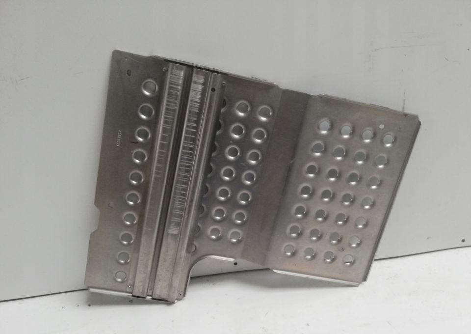 BLACHA PODEST OSŁONA VOLVO FH 21481559 - كاتم الصوت/ نظام العادم - شاحنة: صور 2 BLACHA PODEST OSŁONA VOLVO FH 21481559 - كاتم الصوت/ نظام العادم - شاحنة: صور 2