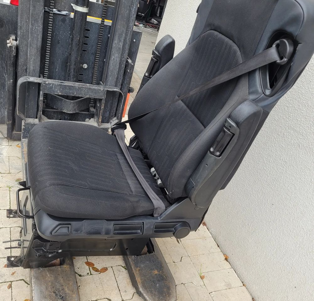 FOTEL KIEROWCY MERCEDES ACTROS MP4 - مقاعد السيارات - شاحنة: صور 2 FOTEL KIEROWCY MERCEDES ACTROS MP4 - مقاعد السيارات - شاحنة: صور 2