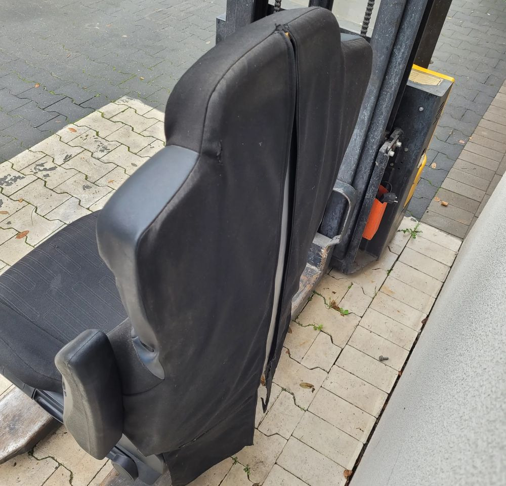 FOTEL KIEROWCY MERCEDES ACTROS MP4 - مقاعد السيارات - شاحنة: صور 5 FOTEL KIEROWCY MERCEDES ACTROS MP4 - مقاعد السيارات - شاحنة: صور 5