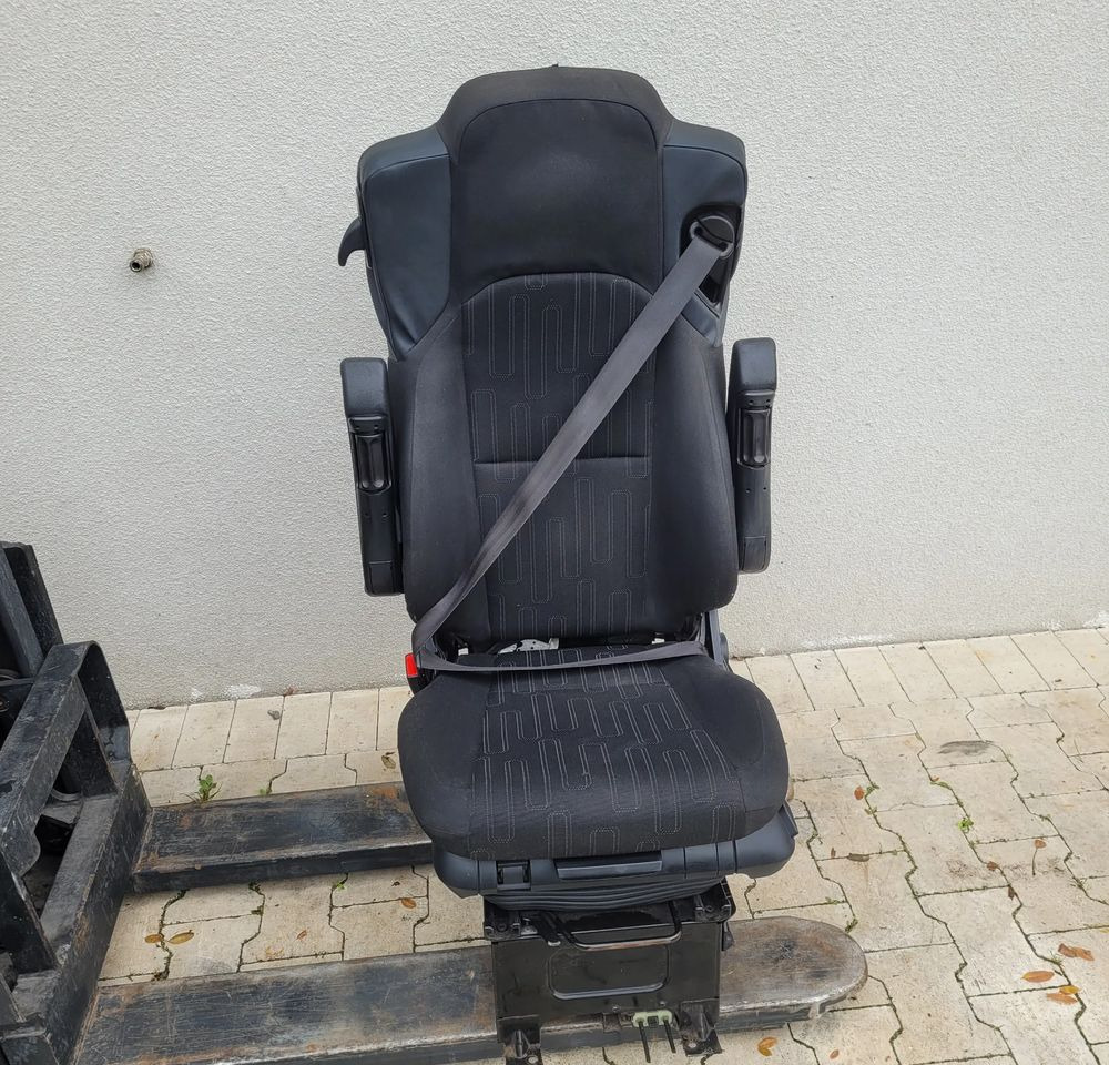 FOTEL KIEROWCY MERCEDES ACTROS MP4 - مقاعد السيارات - شاحنة: صور 1 FOTEL KIEROWCY MERCEDES ACTROS MP4 - مقاعد السيارات - شاحنة: صور 1