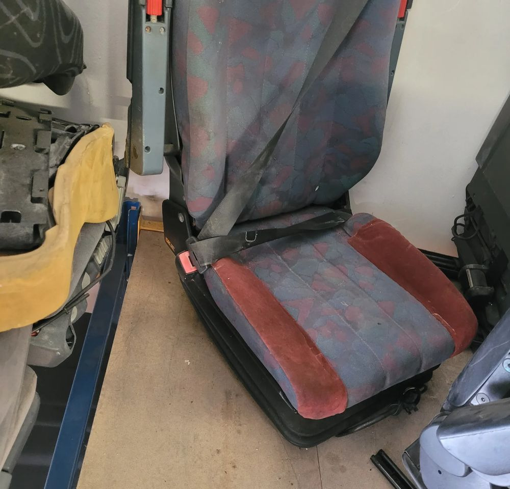 FOTEL KIEROWCY MERCEDES ATEGO CHWALIM116 - مقاعد السيارات - شاحنة: صور 3 FOTEL KIEROWCY MERCEDES ATEGO CHWALIM116 - مقاعد السيارات - شاحنة: صور 3