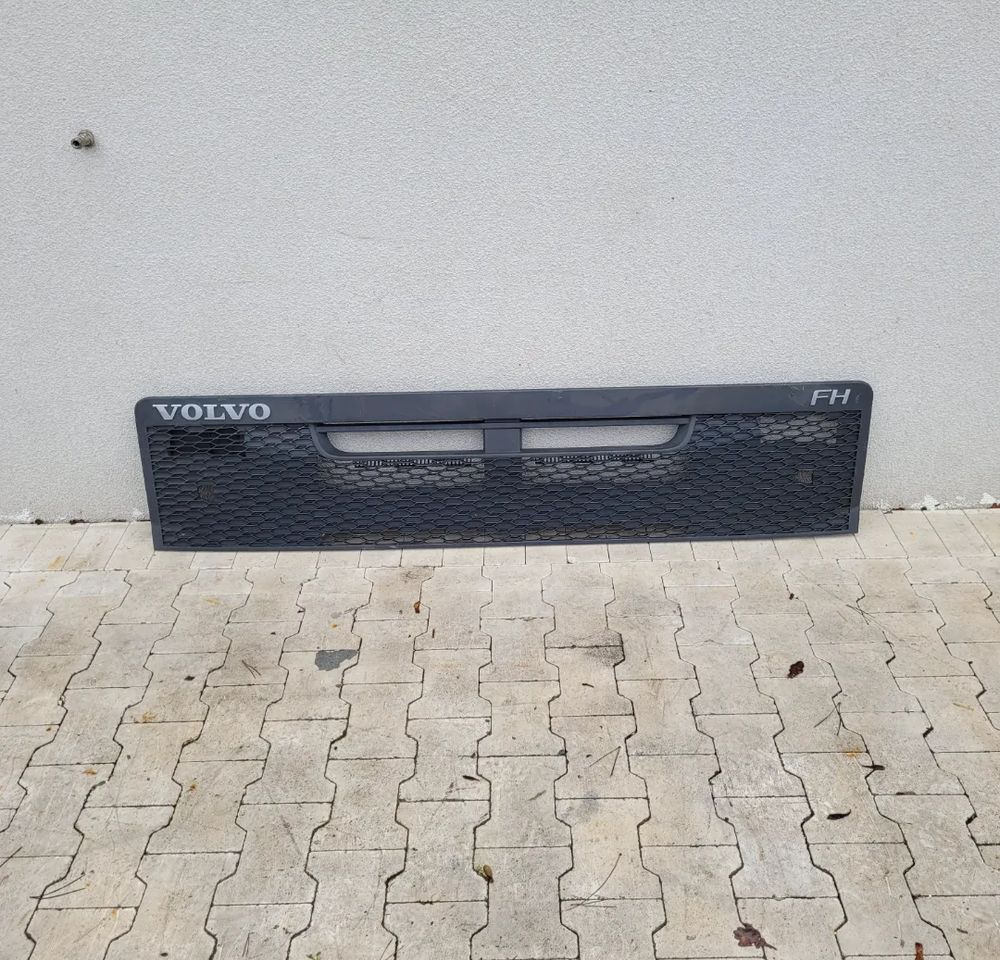 GRILL ATRAPA VOLVO FH4 ORYGINAŁ OM 82316693 - جلوپنجره - شاحنة: صور 1 GRILL ATRAPA VOLVO FH4 ORYGINAŁ OM 82316693 - جلوپنجره - شاحنة: صور 1