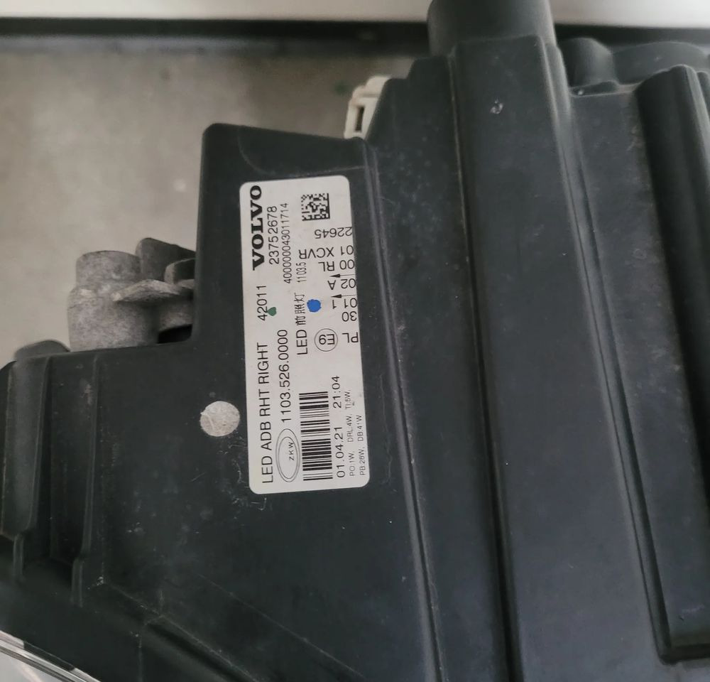 LAMPA LED RH. VOLVO FH5 23752678 ORYGINAŁ CHWALIM116 - أضواء - شاحنة: صور 4 LAMPA LED RH. VOLVO FH5 23752678 ORYGINAŁ CHWALIM116 - أضواء - شاحنة: صور 4