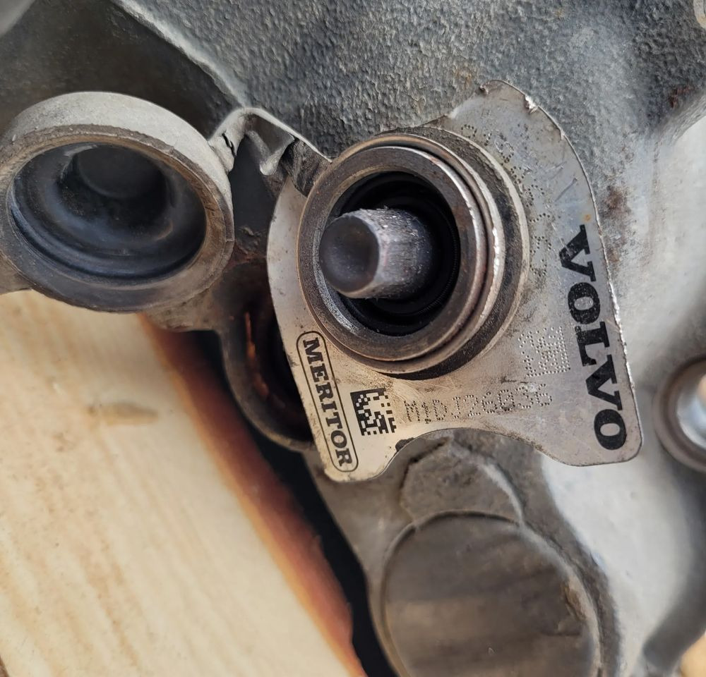 ZACISK MERITOR VOLVO FH4 ORYGINAŁ CENA ZA 1SZT CHWALIM116 - السرج - شاحنة: صور 3 ZACISK MERITOR VOLVO FH4 ORYGINAŁ CENA ZA 1SZT CHWALIM116 - السرج - شاحنة: صور 3